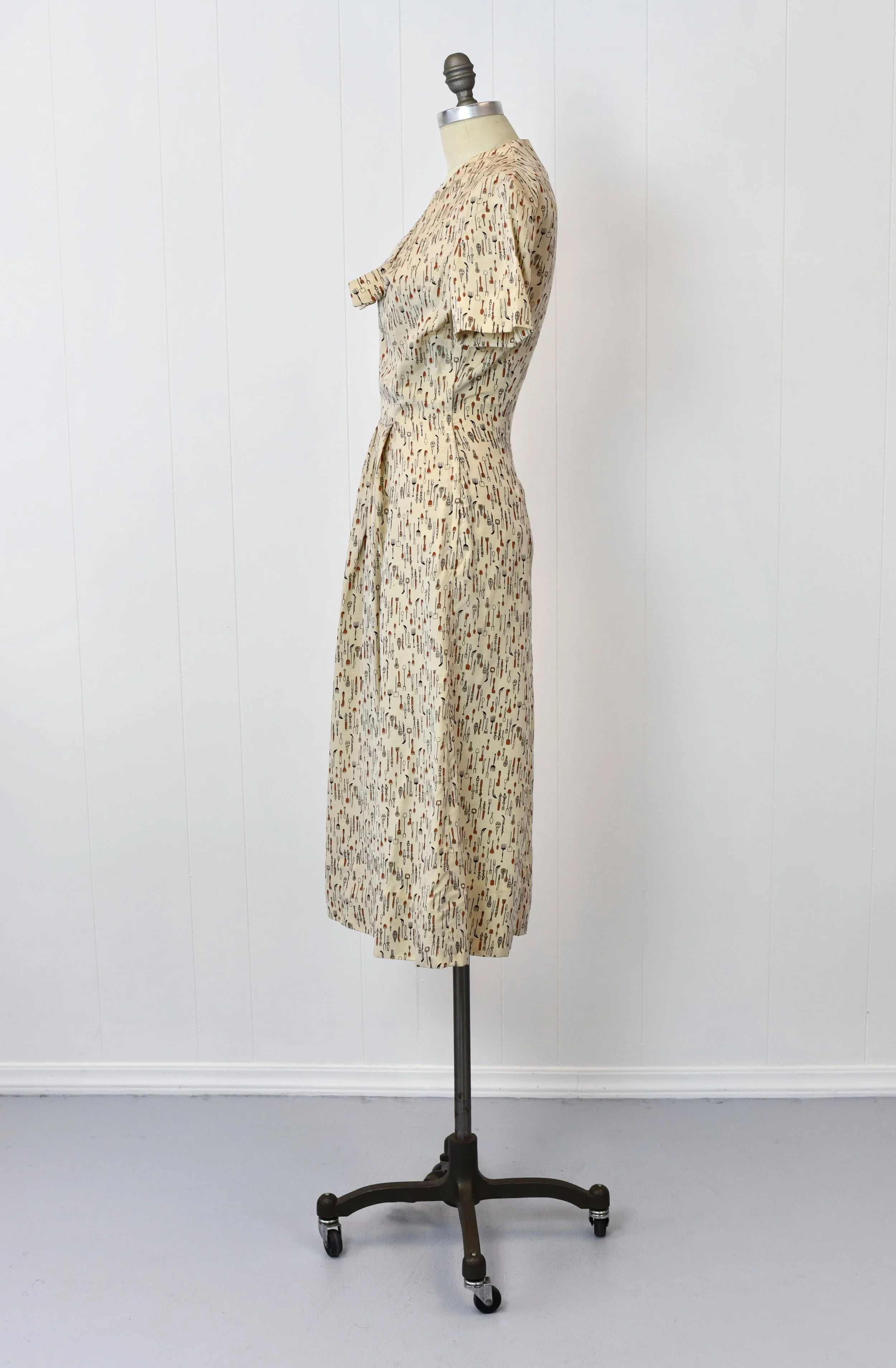 1940s 1950s Novelty Print Kitchenware Day Dress Canned Ham Vintage